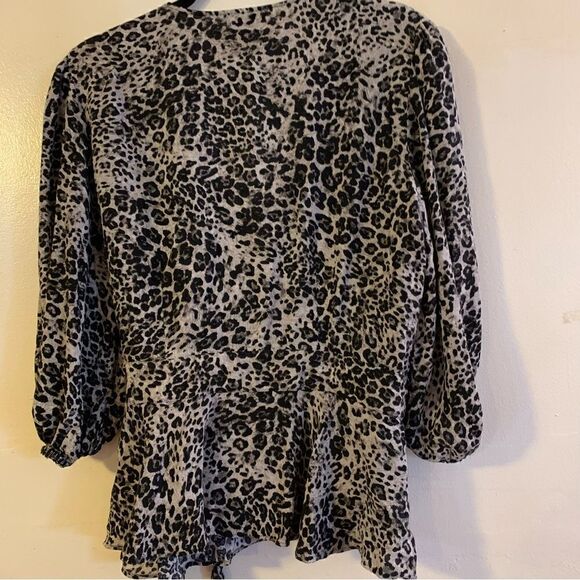 Banana Republic Top Cheetah Print Crop Wrap Blouse Sz Large Gorgeous - Picture 8 of 9